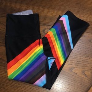 like new Peloton black 3/4 length leggings with rainbow pattern size small